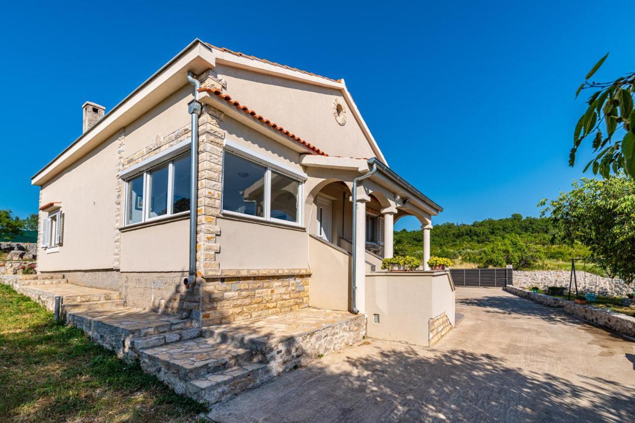 Holiday Home Ante With Beautiful Private Garden Nadin Exterior foto