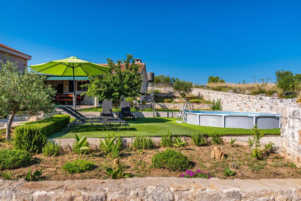 Holiday Home Ante With Beautiful Private Garden Nadin Exterior foto
