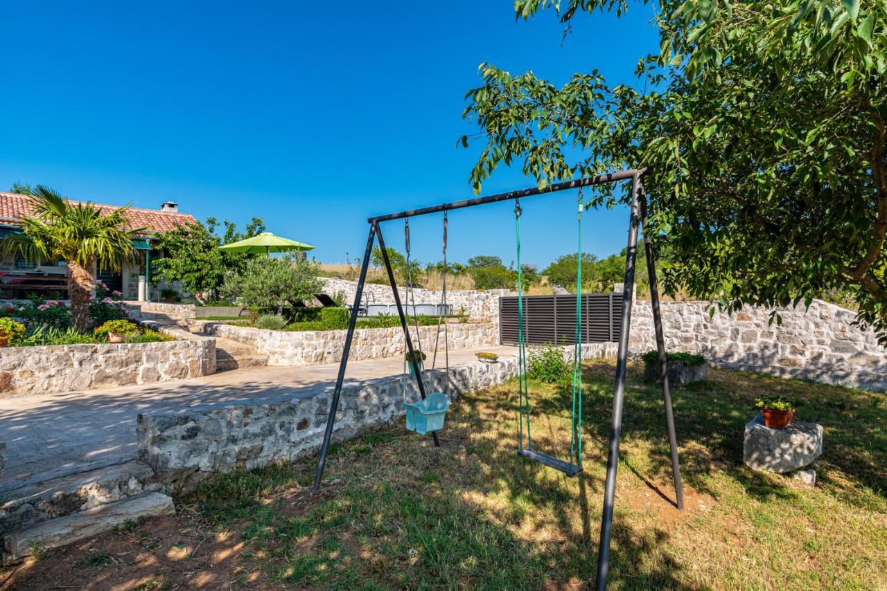 Holiday Home Ante With Beautiful Private Garden Nadin Exterior foto