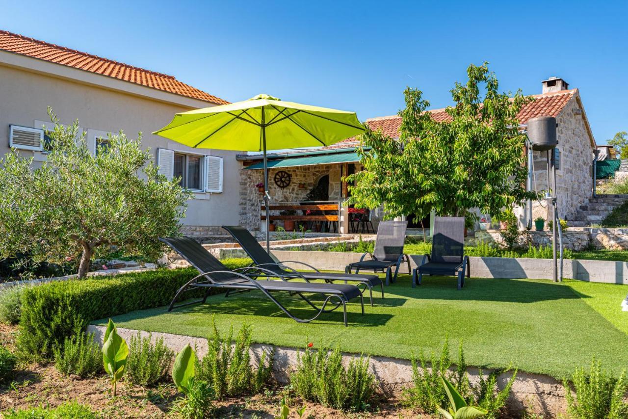 Holiday Home Ante With Beautiful Private Garden Nadin Exterior foto
