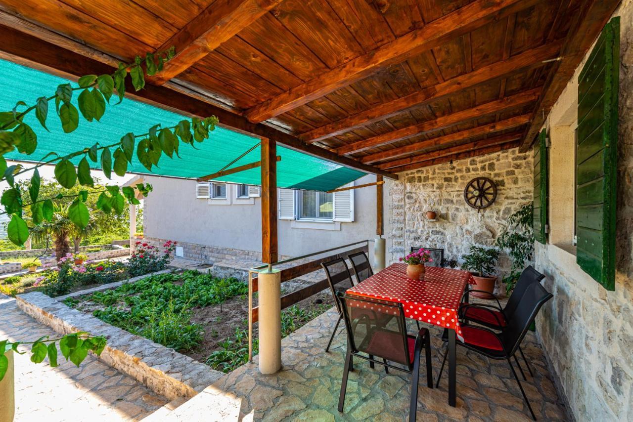 Holiday Home Ante With Beautiful Private Garden Nadin Exterior foto