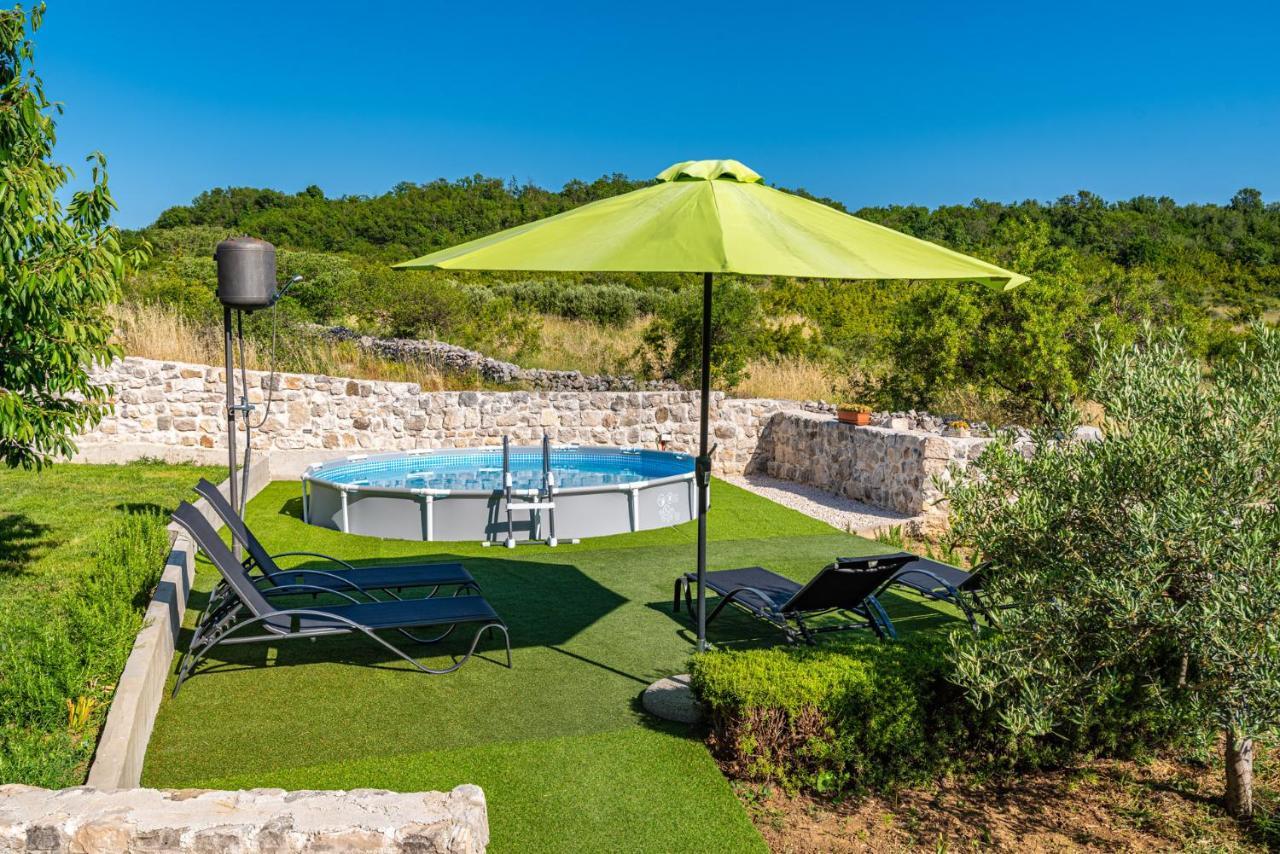 Holiday Home Ante With Beautiful Private Garden Nadin Exterior foto