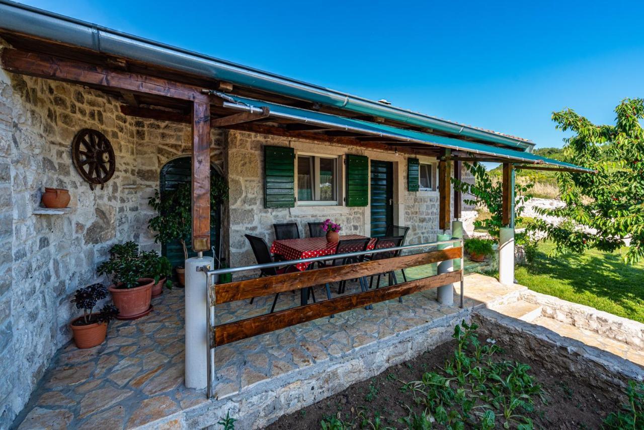 Holiday Home Ante With Beautiful Private Garden Nadin Exterior foto