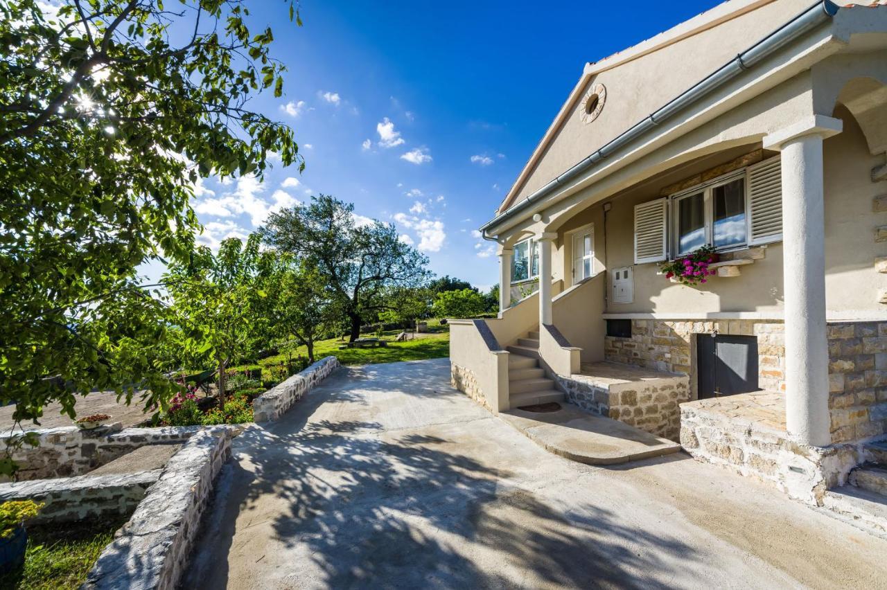Holiday Home Ante With Beautiful Private Garden Nadin Exterior foto